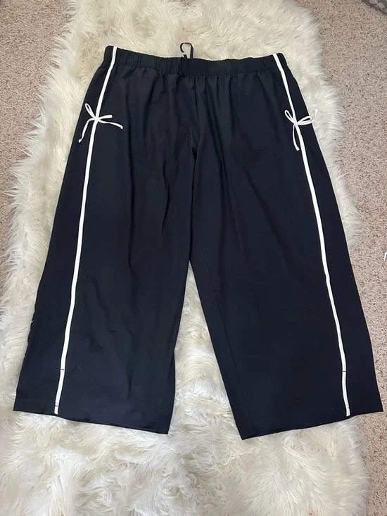 all in motion Black Wide-Leg Pants with bow White Contrast Trim - Picture 2 of 5